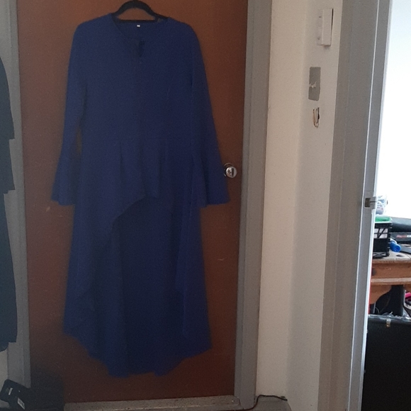 Dresses - Picture 4 of 5